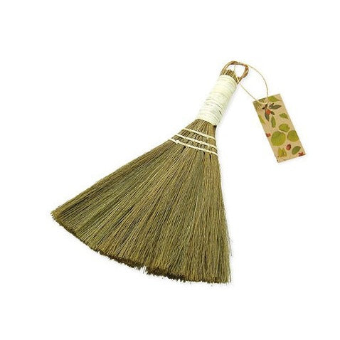 NATURALIST TABLETOP GRASS BROOM