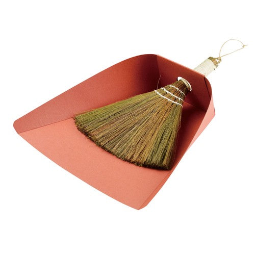 NATURALIST TABLETOP GRASS BROOM